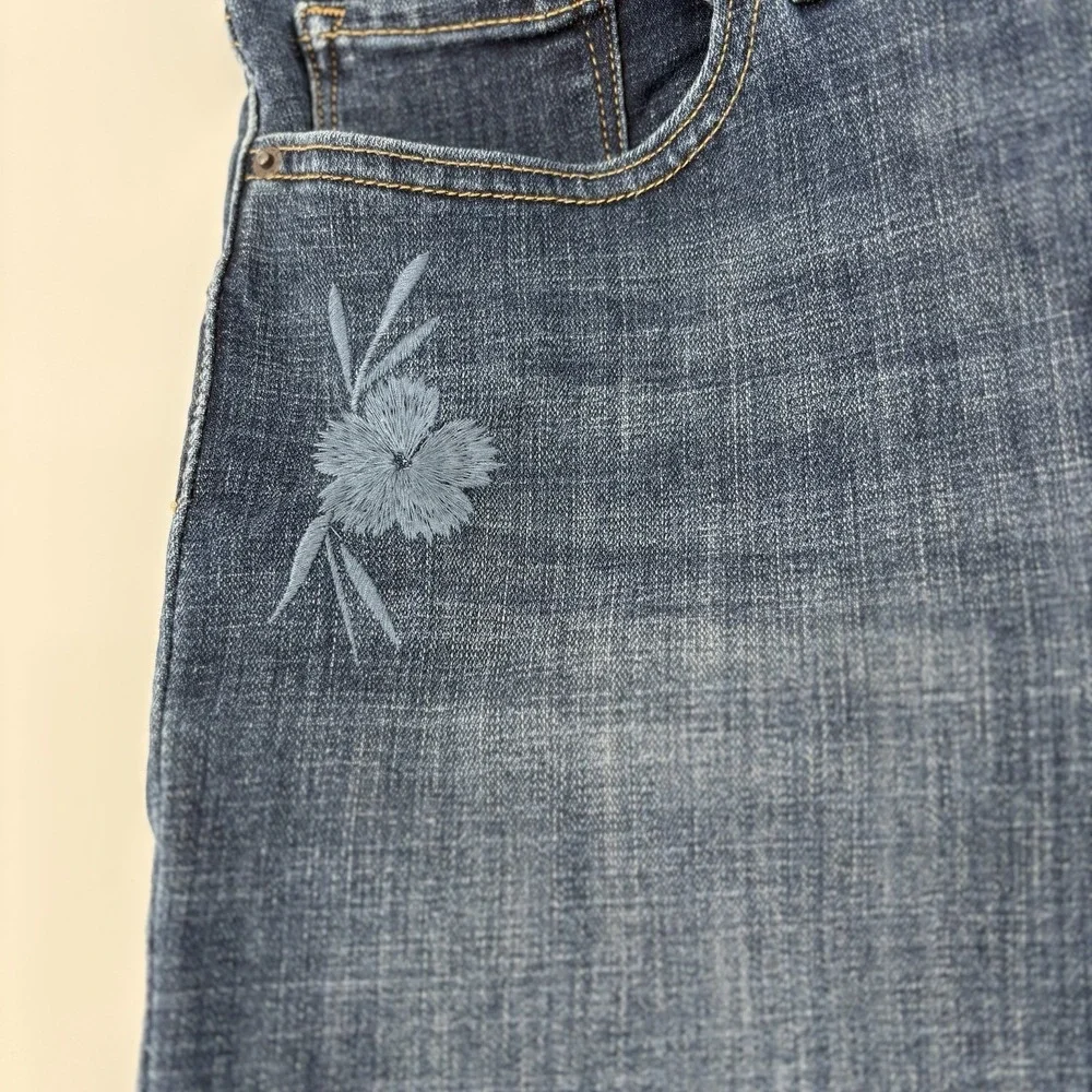 Womens Levi's Cuffed Stretch‎ Jean Shorts Size 31 (32) Blue Embellished